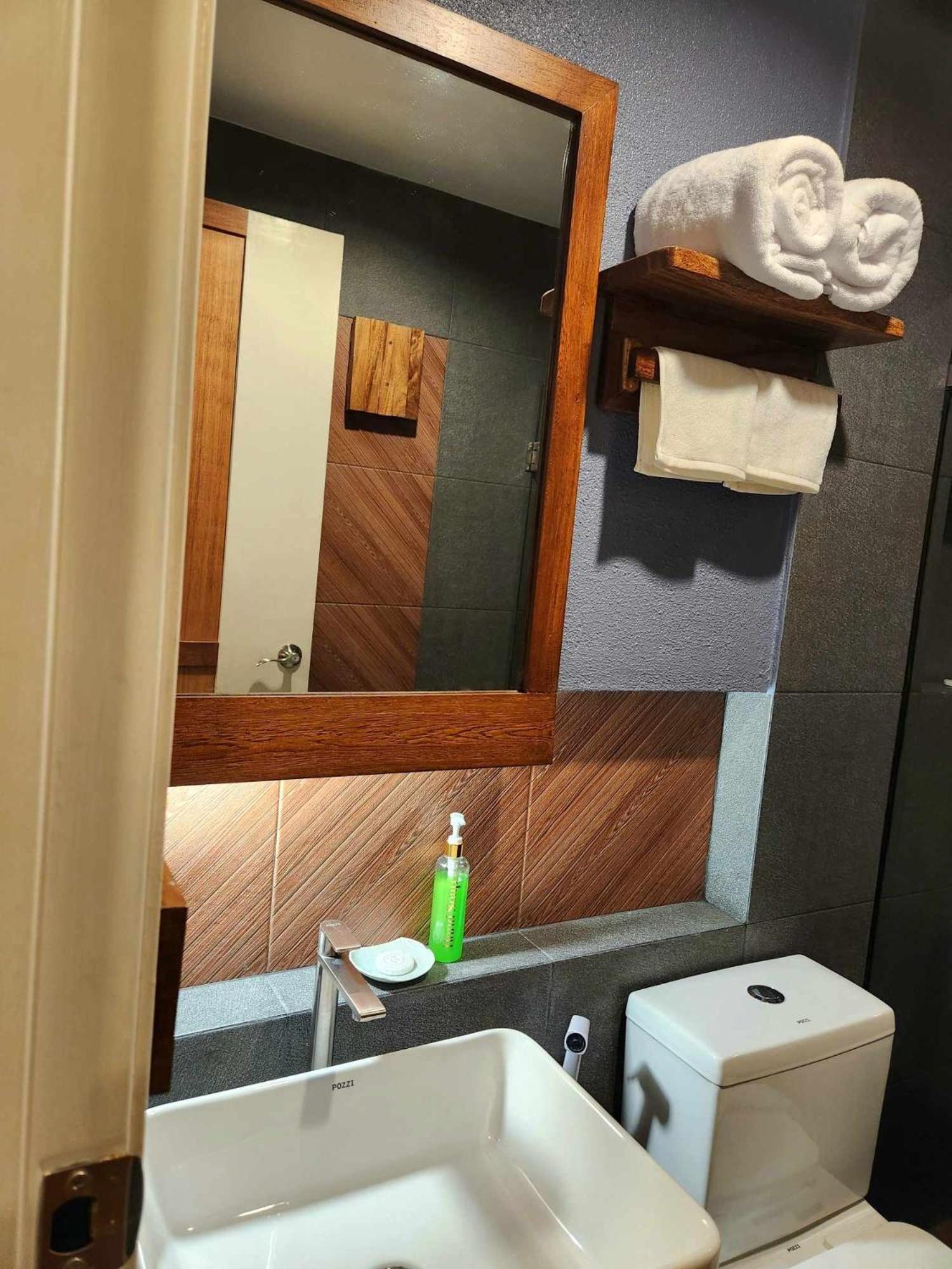 Acacia Garden Inn And Suites Корон Экстерьер фото